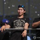 다저스 WS 우승 카퍼레이드…오타니 &#34;내년에도&#34;, 커쇼 &#34;응원할게&#34; 이미지