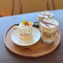 뷰-라인 | 뷰 좋은 익선동 카페 추천 | 라인카페 2층 아인슈페너 라떼 후기