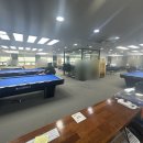 당구치기 좋은날 | 오늘은 당구치기 딱 좋은 날인가봅니다! 회원님들이 가득찬 당구장입니다.