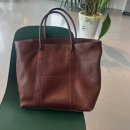 카페tan | [BAG]매년 바로 품절되는 유니페어 에센셜 레더 토트백 (TAN) 구매후기