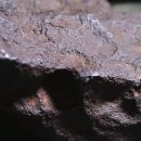 문 굄돌로 사용해온 돌이 “10만 달러짜리 운석” / 이미지