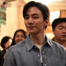 240210 TOMMY HILFIGER MAKES STAR-STUDDED COMEBACK TO NEW YORK FASHION WEEK. 이미지