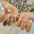 홍대입구역 &lt;네일의 날씨&gt; 다양한 아트 디자인이 있는 네일샵.