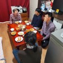 용운동 홈리스하우스에서 4분과 김치찌게 레시피를 알려주며 맛난 아침밥을 만들어 함께 나누었습니다. 대전역 노숙형제 한 분 추가 입주~ 이미지