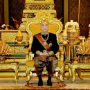 왕궁에 갇힌 캄보디아의 허수아비 왕 이미지