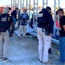 이래서 법을 잘 지켜야 한다니까요~! 美, 현대차·LG 배터리공장 급습···한국인 300여명 체포 이미지