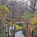 북한산자락길 입구 화장실 이미지