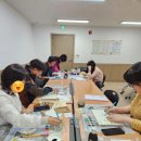 마음을 들여다보는 수묵 캘리 | [금정구 평생학습관] 붓끝에서 마음이 피어나다 – ‘수채수묵캘리’ 수업 현장