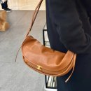 미니문 | 셀린느 하프문 소프트 트리옹프 미니 크로스 후기