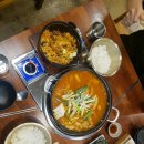 돼지고기듬뿍넣은김치찌개 이미지