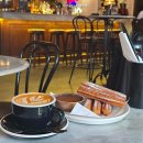 리볼버 | 발리 짱구 카페 리볼버 브런치 메뉴 가격 플랫화이트 츄러스 후기