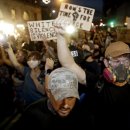 Re:Trump supporters, protesters face off outside Oklahoma rally 이미지