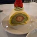 어거스타 | 수영역 카페 어거스타 후기 ☕ 감성 분위기 + 말차딸기롤케이크 맛집 추천