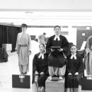 연극 <예외와 관습> 이미지