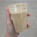 커피93.0 | [우지커피] – 참깨 그라나따 후기 ☕️ (영양정보 및 칼로리 포함)