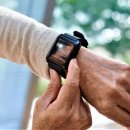 (8/6th Sun) Smartwatches Could Help Identify Early-Stage Parkinson's 이미지