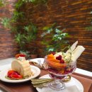 여유작당 | [서울숲 카페 추천] &#39;작당모의 성수&#39; 복숭아 파르페, 롤 다쿠아즈 먹고 감탄한 후기 (웨이팅,이용팁)