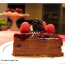 프라이팬에서 구운 초콜릿 크레이프 케이크 이미지