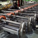 현대적인 트랙터 로타베이터를 만드는 과정. 한국의 농기계 제조 공장 이미지