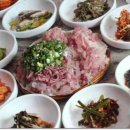 소나무숲속의하얀집 이미지