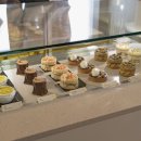 장미정원 | 한남동 디저트 카페 맛집 '재인' 솔직 후기: 배샤를로뜨, 나무, 장미정원 케이크 3종 정복!