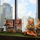 인형과 함께 이미지