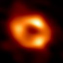 천문학자들은 은하수의 중앙 블랙홀의 첫 번째 이미지를 공개합니다. 이미지