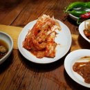 자연을 닮은 소박한 집 이미지