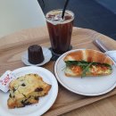 유림-52 | 자양동 카페 한강 도서관 카페유림 당근라페 샌드위치 까눌레 스콘 후기