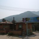 폭포가 있는 캠핑장 이미지