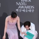 백상점 | "꽈당" 두 번에도 웃었다…신현빈 백상 레드카펫 후기