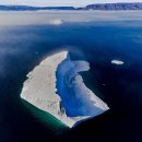 녹아서 반쪽이 된 그린란드 빙하 이미지