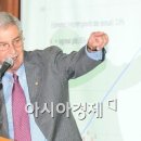 합리적 기대 : 로버트 루카스와 그의 아내 이미지