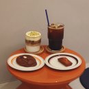 수원-0261 | [수원/영통] 사장님이 직접 만드는 디저트가 맛있는...하입커피" (메뉴 / 내부 / 백지쿠키, 휘낭시에 후기)