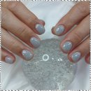 손끝에서 피어나는 네일아트 이미지