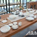 청송도석 앞 | 청송백자, 산불 피해 복구 위한 ‘온라인 특별할인판매’ 진행