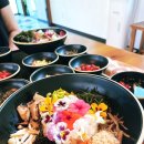 예쁜손길 | 울산 성안동 카페 나운의 뜰 예쁜 점심 꽃비빔밥 후기