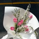 사랑스러운 봄을 담은 꽃다발