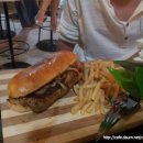 [퀘존]맛있는 버거 하우스 *Angus steak sandwich with fries! booom! Joe's Meatshack 버거 하우스* 이미지