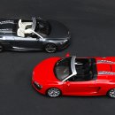 AUDI R8 SPYDER FSI 5.2 quattro BRILLANT RED 09217R 와 AUDI R8 SPYDER FSI 5.2 quattro DAYTONA GREY 09217DG 이미지