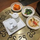 행복한 마을 2008동 앞 | 경복궁 송도한옥마을점에서 엄마 환갑잔치 전체적으로 만족한 내돈내산 후기