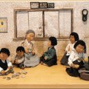 우물가의 미소 이미지