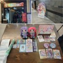 엠·브이카 | 아이엠스타! × 프리파라 더 무비 -만남의 기적!- × 브이스퀘어 기간 한정 팝업 스토어 + 콜라보 카페...