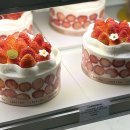 한영빌딩 | 서울 케이크 맛집 쉐프조 문래본점, 생딸기 가득한 스트로베리 플라워 케이크 후기