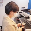 커피라떼아트 야간 이미지