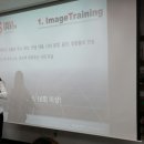 책 읽어주는 마술사 이미지