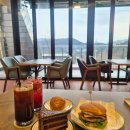 라떼 드라이브 인 호텔 | 서울근교 남양주 북한강 애견 동반 신상 카페 카페인퀸스 주차 메뉴 뷰