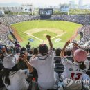 야구장 야외화장실 이미지