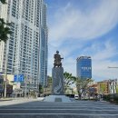 윤흥신장군동상 앞 이미지