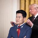 &#34;내 뒤에 미국 있다&#34; 트럼프한테 훈장 받은 전한길?…알고 보니 &#39;조작&#39; 이미지